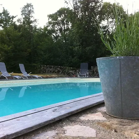 La Grange D'hector Homestay *