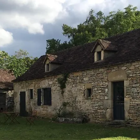 La Grange D'hector Homestay *